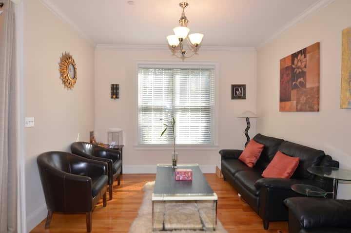 Cozy & Spacious Home Near Boston - Melrose, MA