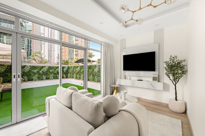 First Class | 2br | Luxury Facing Burj Khalifa - Dubai
