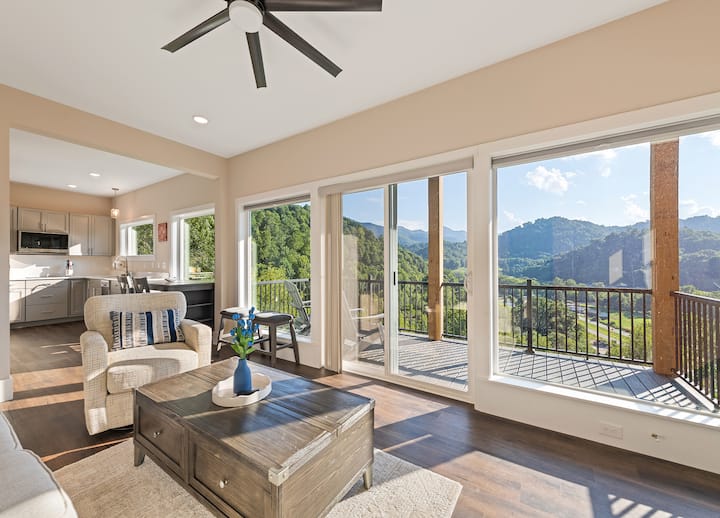 Brand New Home Maggie Valley 1st Floor *Great View - Maggie Valley, NC
