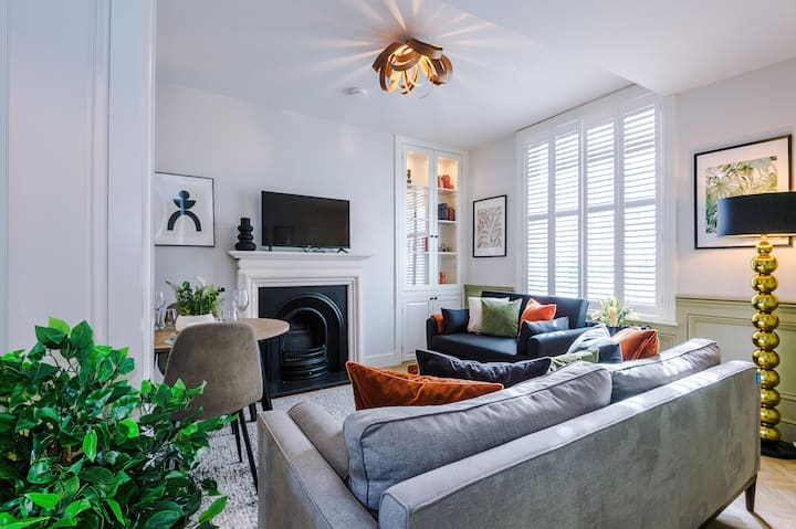Stunning Central York Apartments Sleep 17