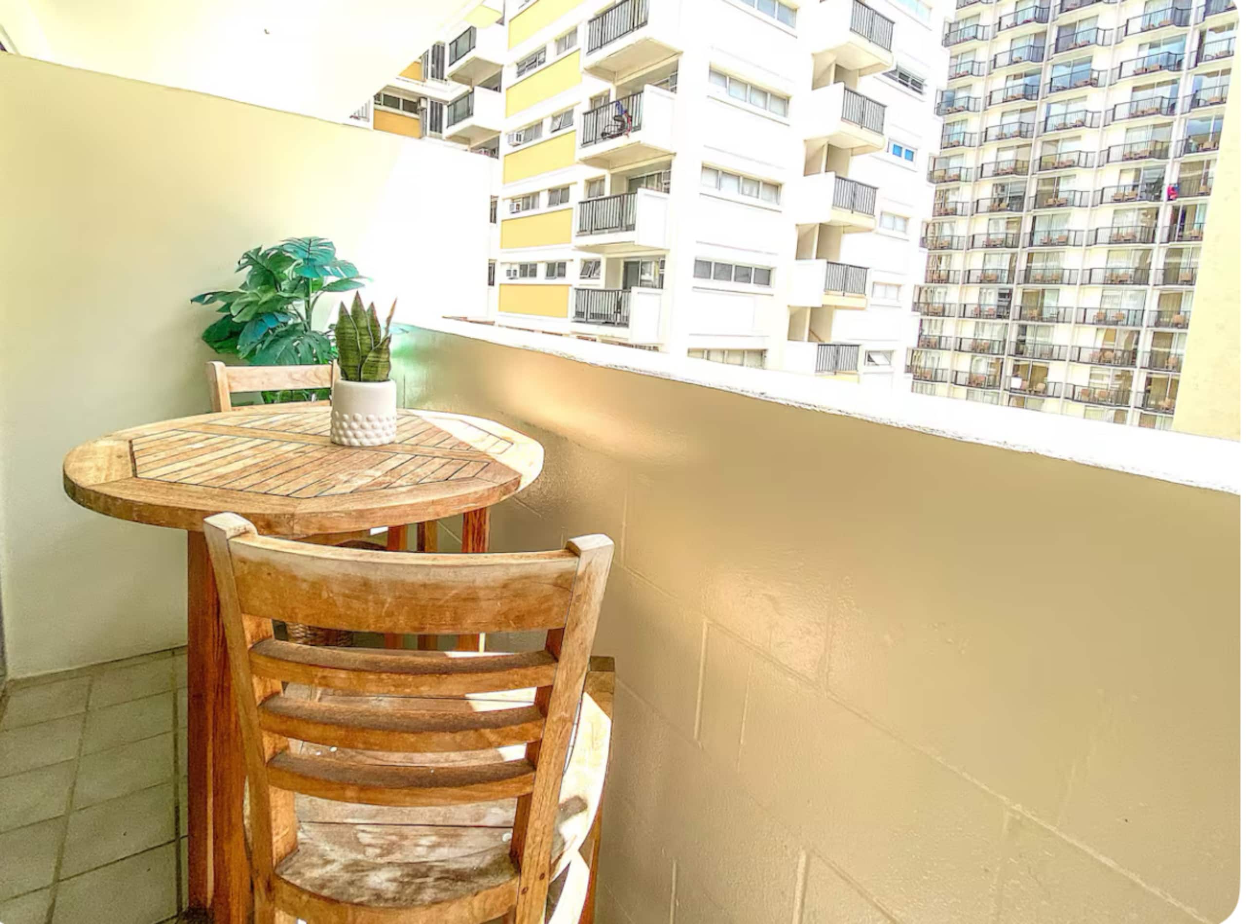 907 Remodeled, central! - Image 5