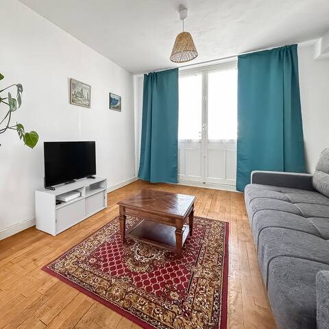 Top performing Airbnb: Bright Apartment Near Dijon Center in La Maladière