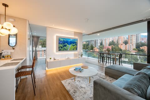 Top Airbnb: Luxe Energy scenic view balcony 1301 in El Poblado