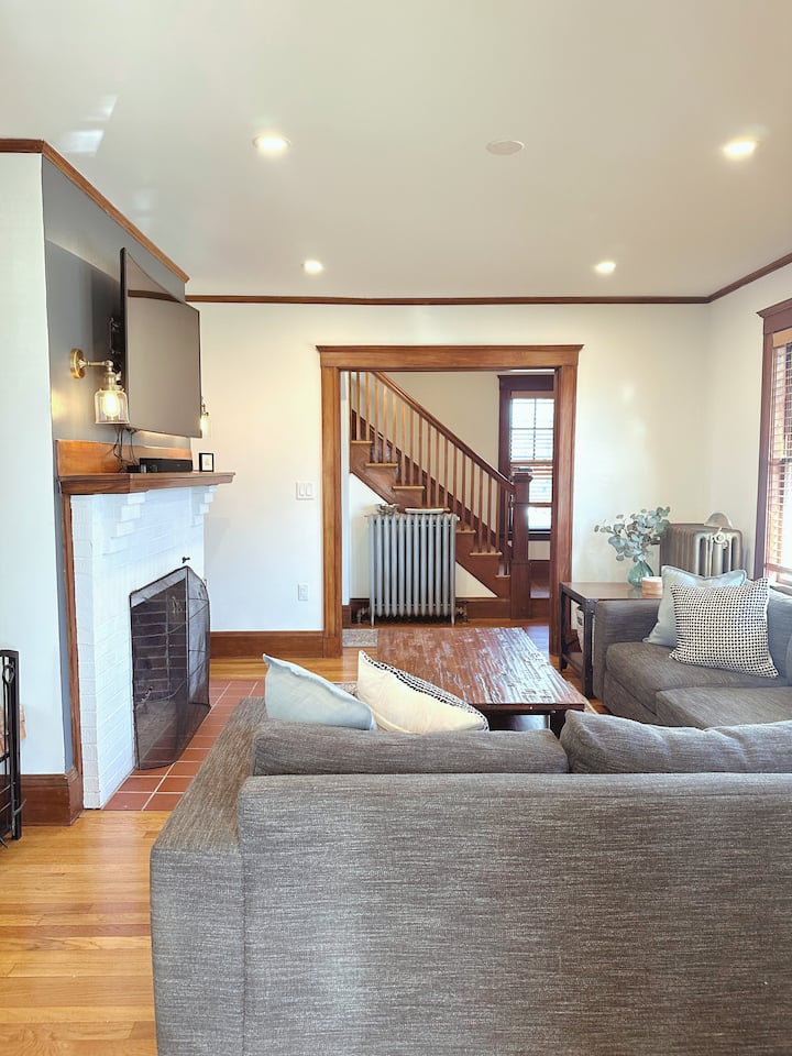 Charming Boston Single Fam Home Near Commuter Rail - Brookline, MA