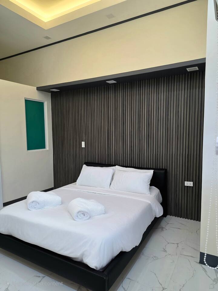 1br Safe & Clean+smarttv+parking+no Brownout - Tarlac City