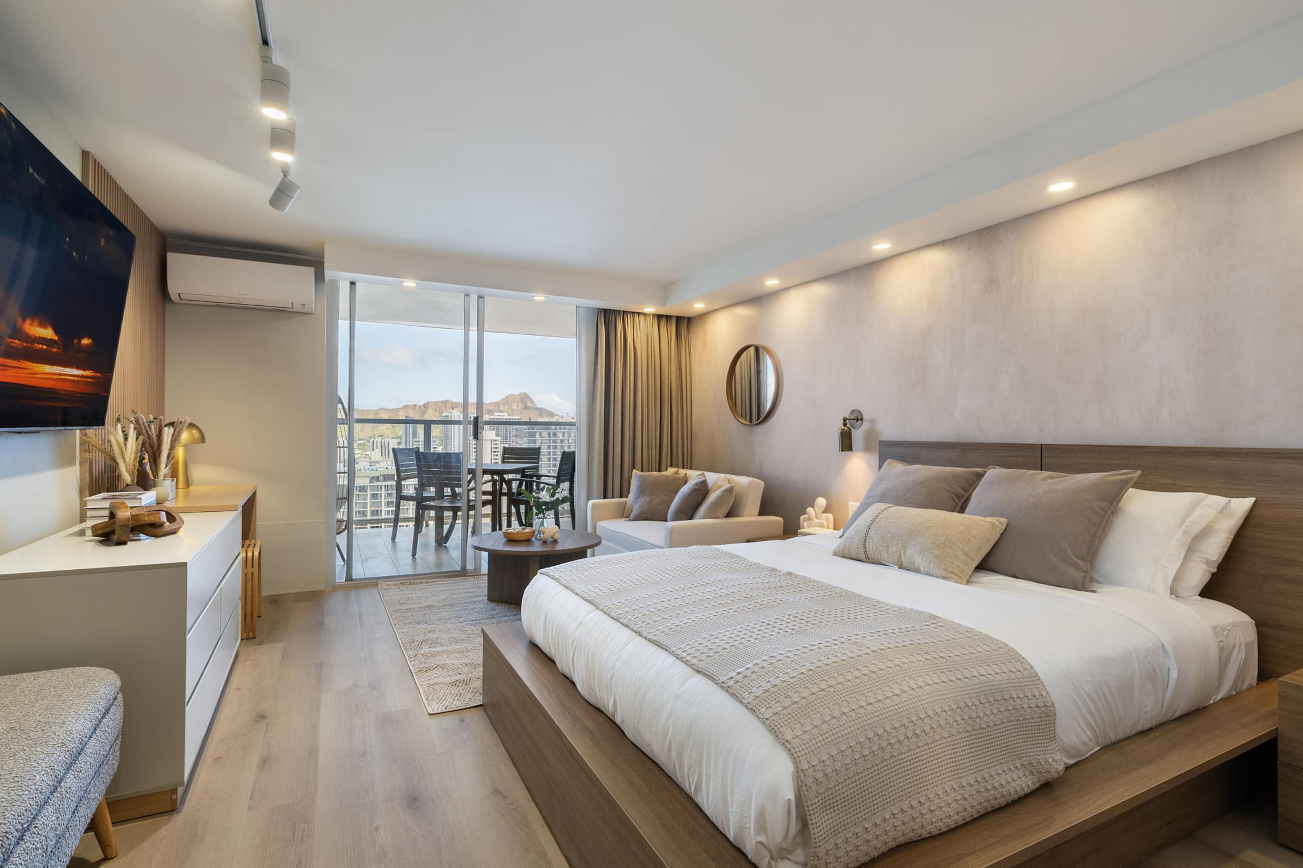 Waikiki Luxury Ocean Breeze Getaway 36F - Image 1