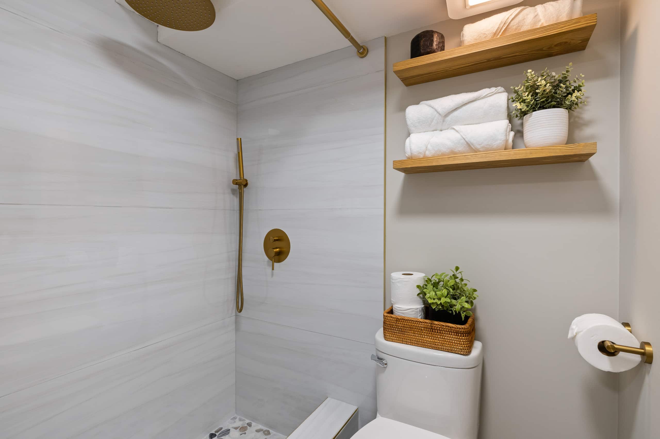 Waikiki Luxury Ocean Breeze Getaway 36F - Image 11