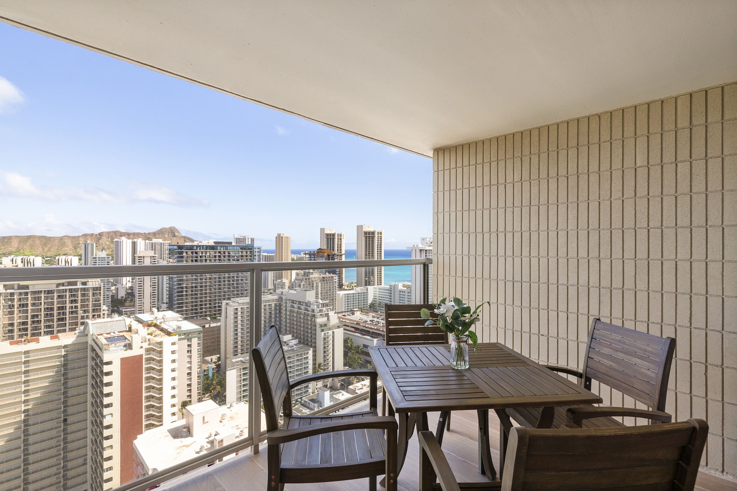 Waikiki Luxury Ocean Breeze Getaway 36F - Image 22