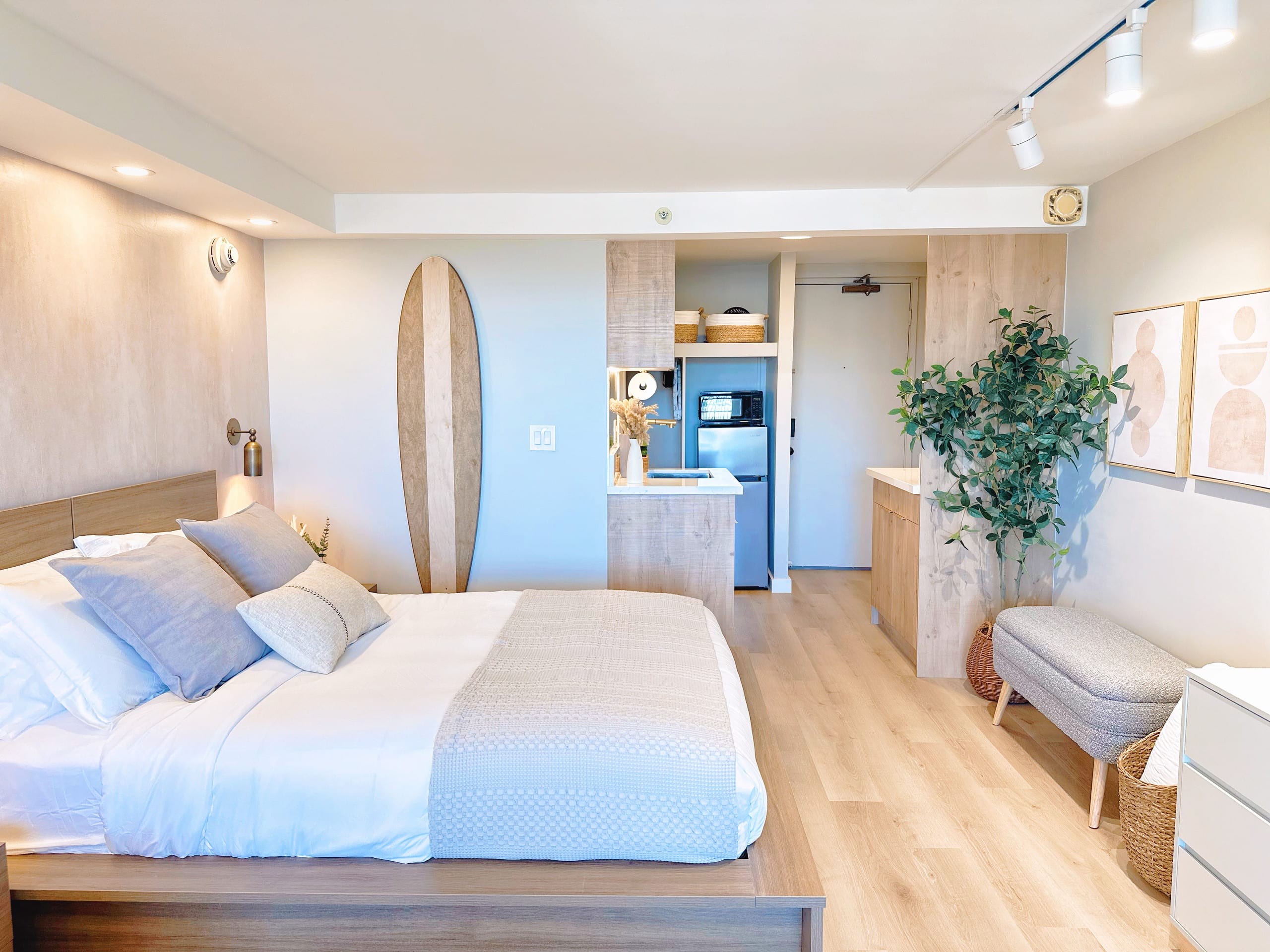 Waikiki Luxury Ocean Breeze Getaway 36F - Image 51