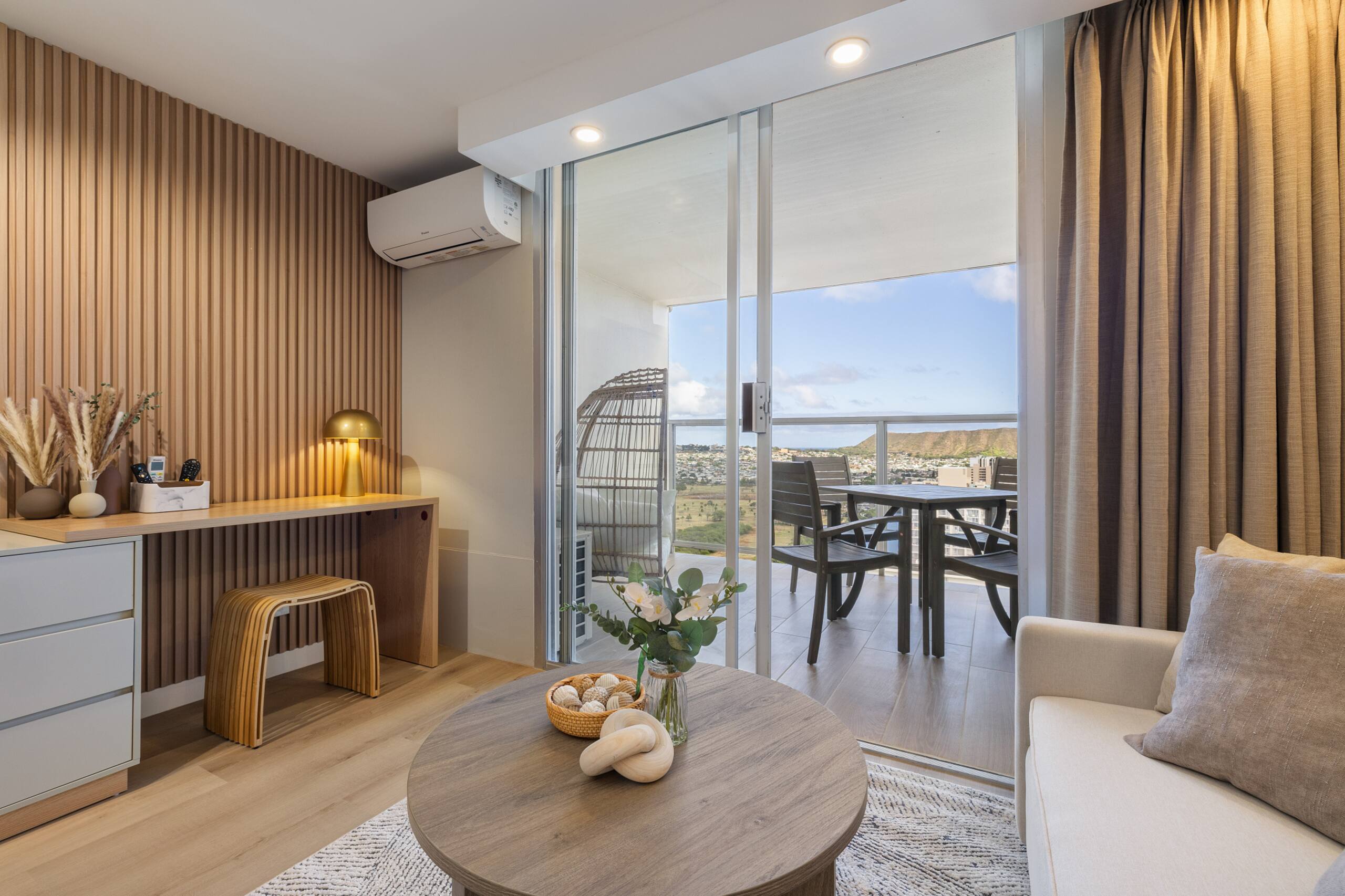 Waikiki Luxury Ocean Breeze Getaway 36F - Image 18