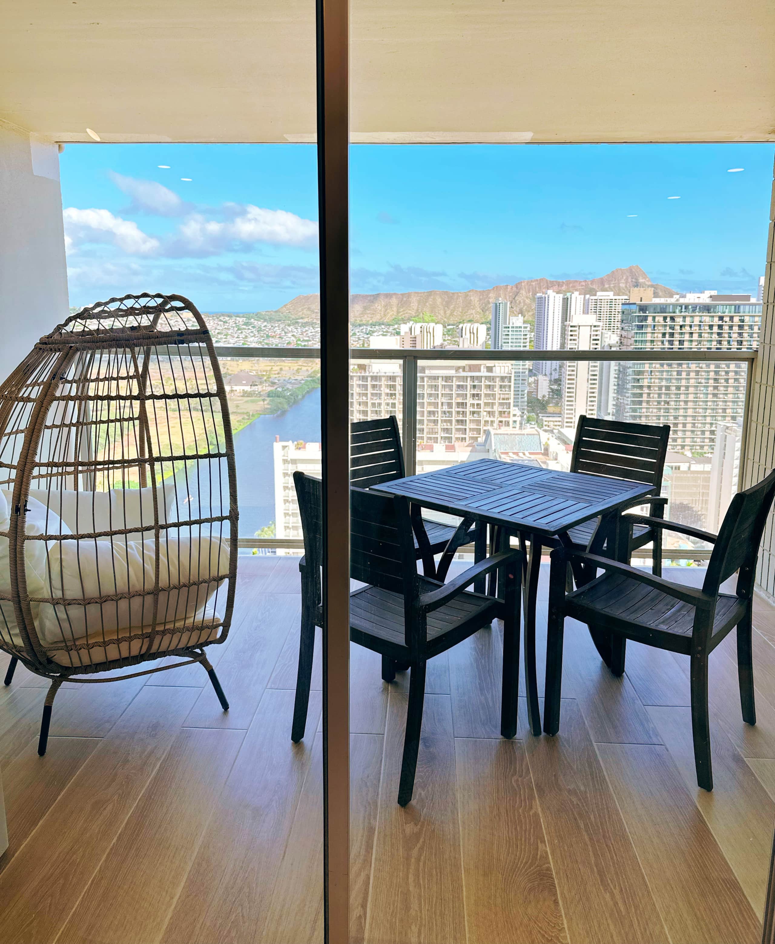 Waikiki Luxury Ocean Breeze Getaway 36F - Image 24