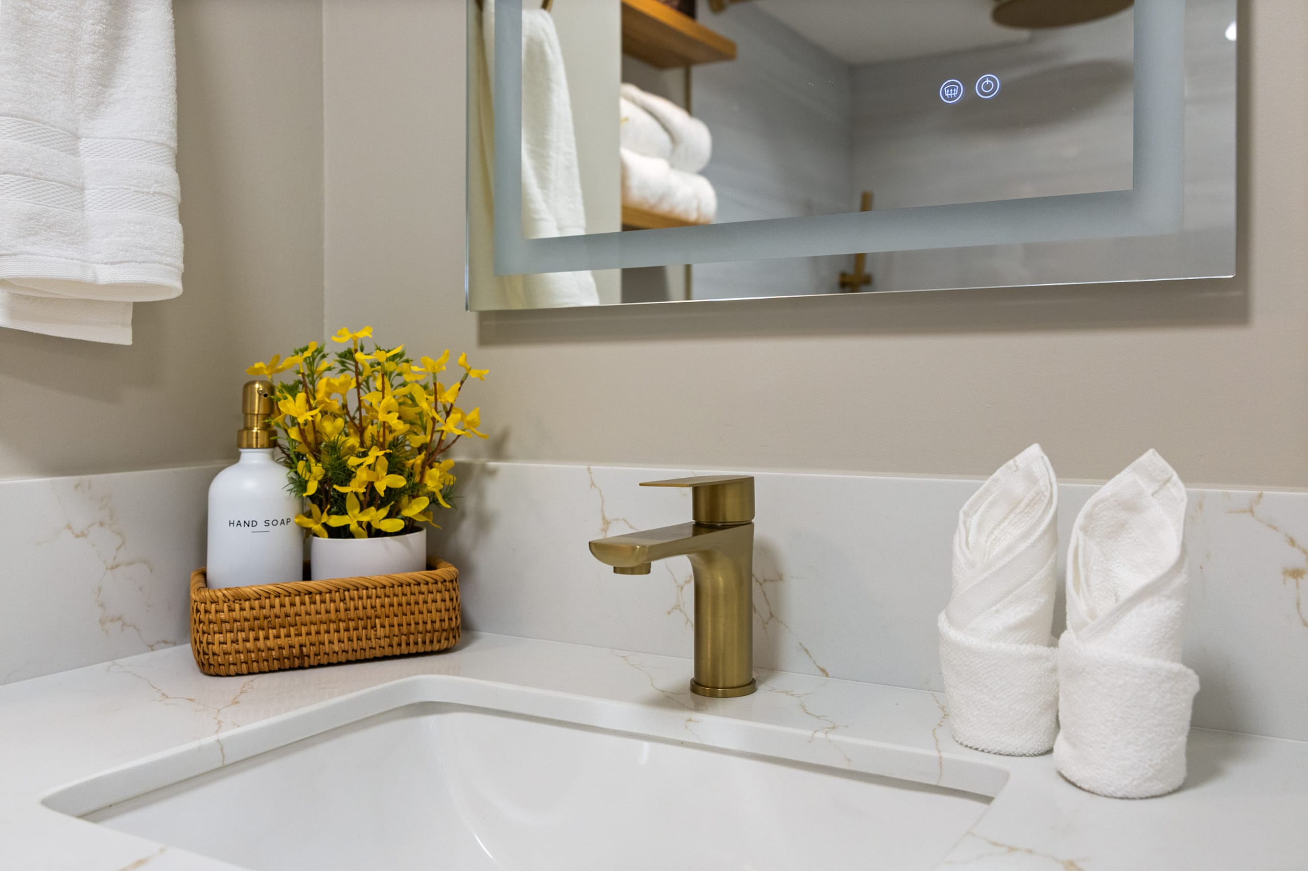 Waikiki Luxury Ocean Breeze Getaway 36F - Image 12