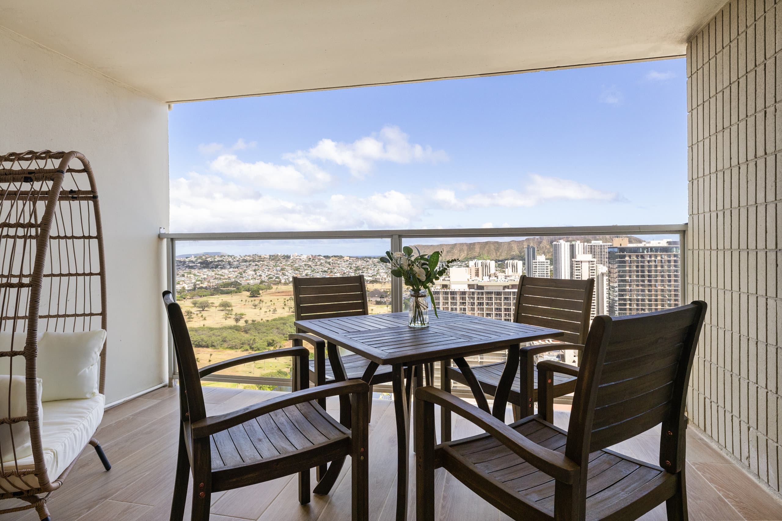 Waikiki Luxury Ocean Breeze Getaway 36F - Image 23