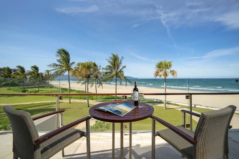Beach villa at resort, private pool, free pick up.