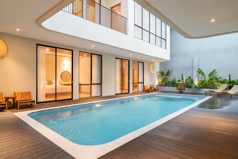 Maplewood mountain view 9 br villa heated pool