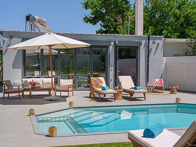 Belle Helene Villa with swimming pool in Kalamaki gallery image 4