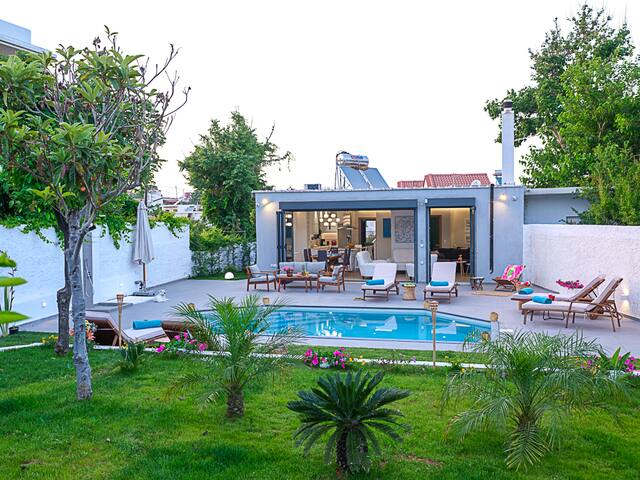 Belle Helene Villa with swimming pool in Kalamaki gallery image 5