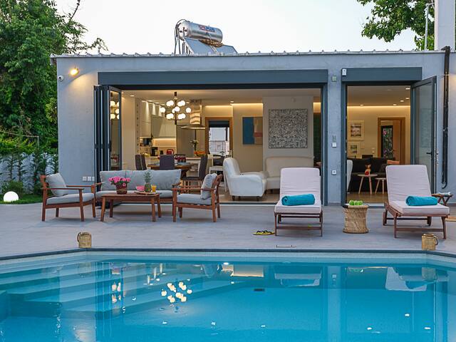 Belle Helene Villa with swimming pool in Kalamaki gallery image 3