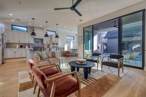 Successful Airbnb property: Amenities! Pool, Hot Tub, Theater, Outdoor kitchen in North Loop