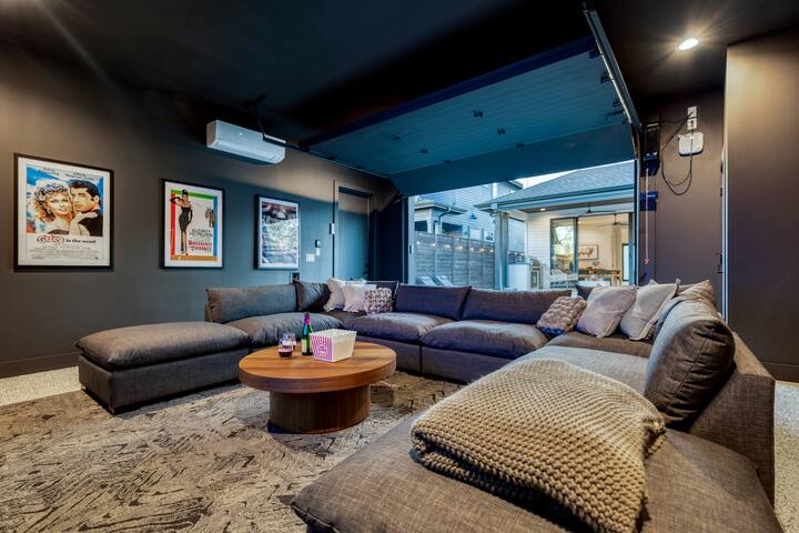 Amenities! Pool, Hot Tub, Theater, Outdoor kitchen gallery image 5