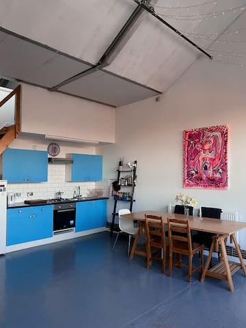 Large open plan Warehouse in Hackney Wick