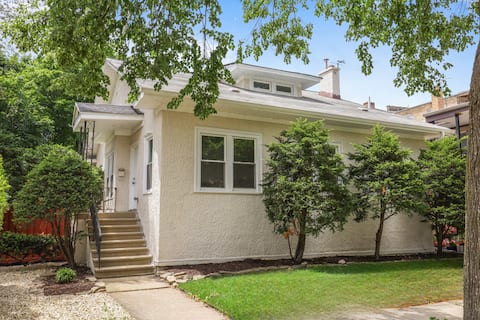 Spacious Designer Oasis: Game Room - Yard - Garage