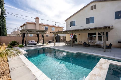 Spacious Luxury Getaway | Pool & Spa | EV Charge