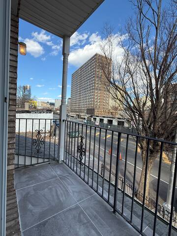 Family Friendly| 15 beds| 10 min EWR | 30 min NYC gallery image 5