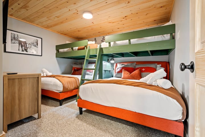 La diversión comienza en la habitación de literas personalizada diseñada tanto para adultos como para niños.