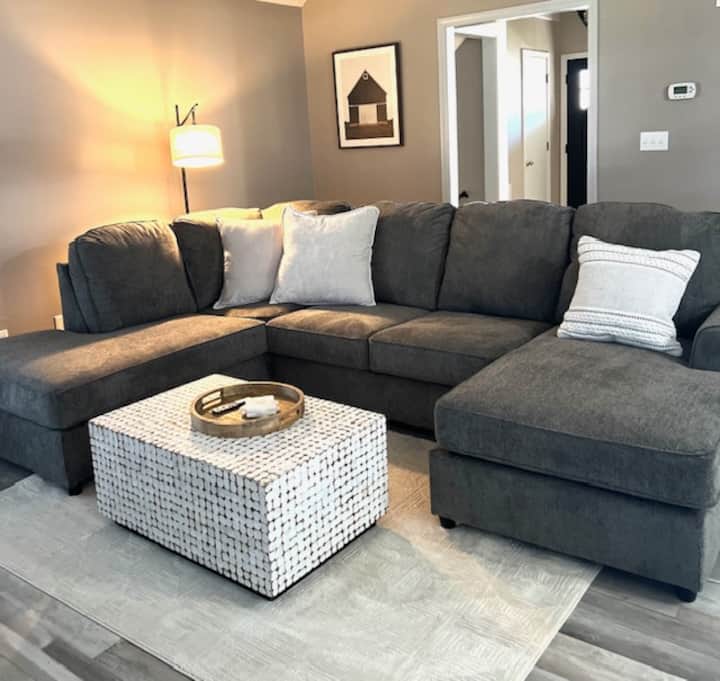 Spacious 5br In Op | Ev Charger - Belton, MO