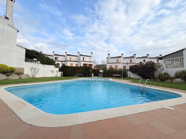 Costa Brava, casa con piscina junto al mar gallery image 2