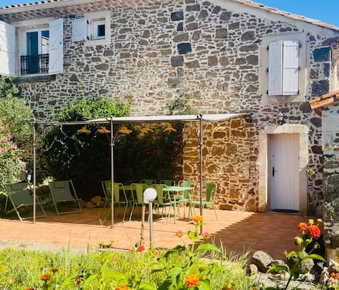 Beautiful, spacious gîte on a winery estate