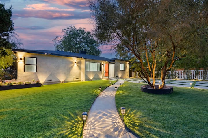 Getaway Oasis by Universal Studios | 4 BR / 4.5 BA