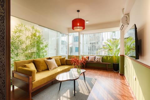 Modern Home| 3 baths | King beds | Luggage Storage