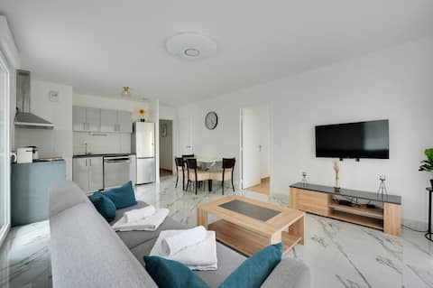 Spacious Family Apartment/3 BDR-8P/Near Paris