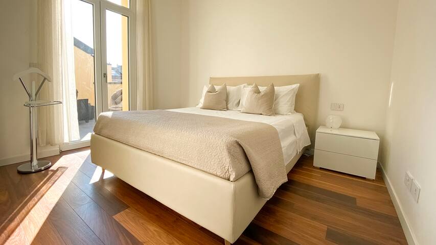 Luxury apt 120mq con terrazza, Netflix, WiFi Metro gallery image 3