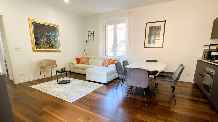 Luxury apt 120mq con terrazza, Netflix, WiFi Metro