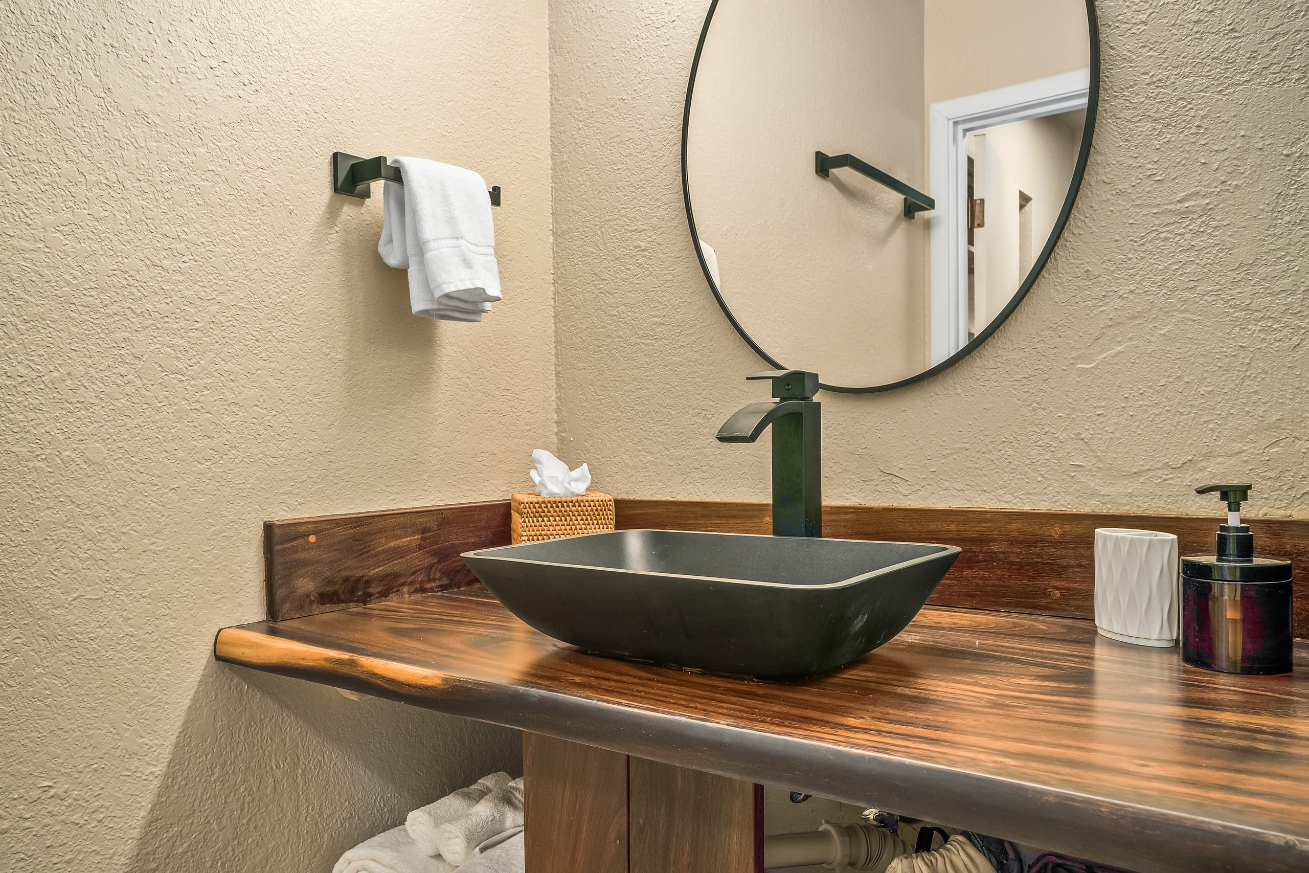 Luxury Princeville King Studio| AC, Lanai, Pool - Image 9
