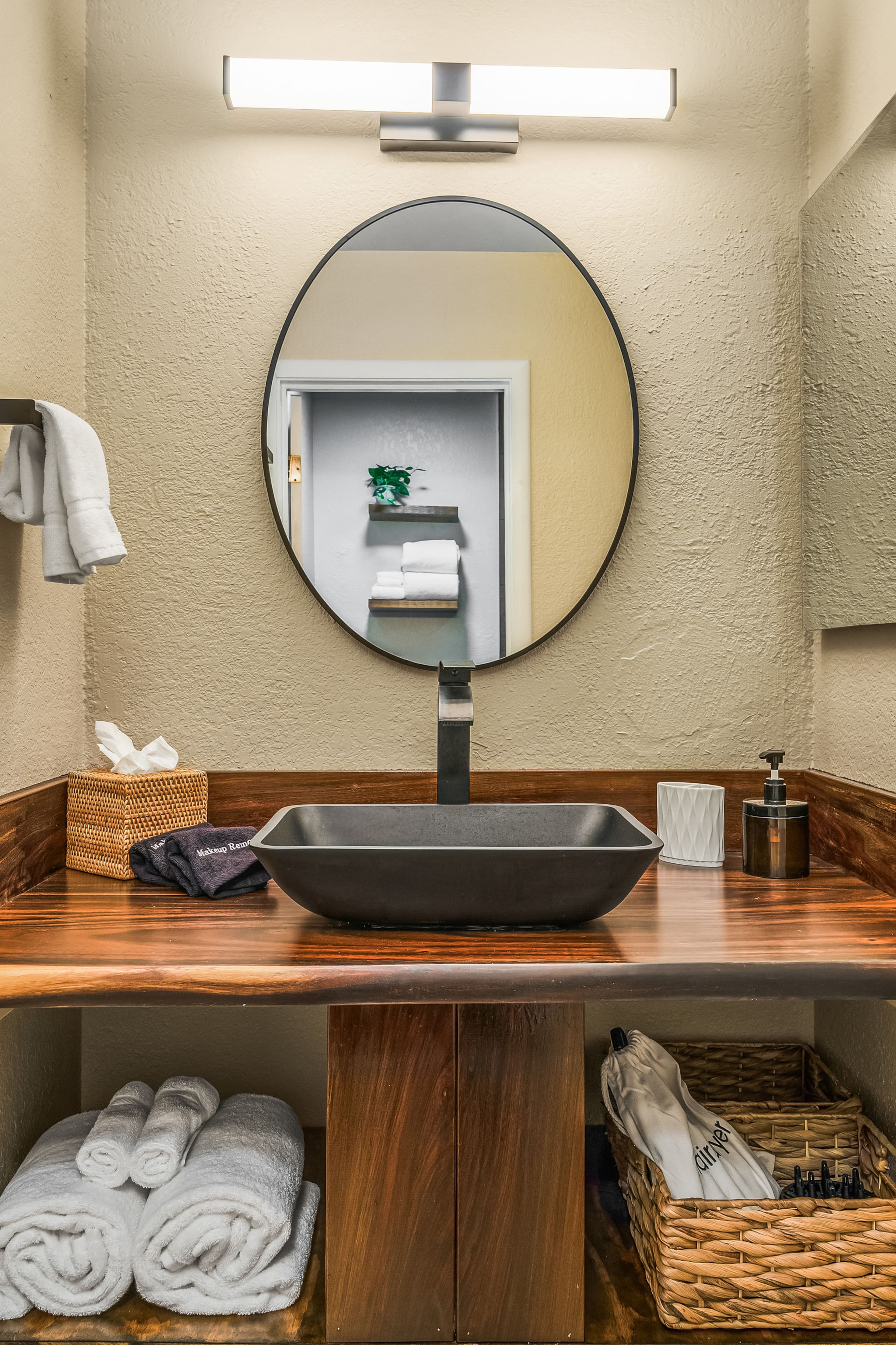 Luxury Princeville King Studio| AC, Lanai, Pool - Image 10