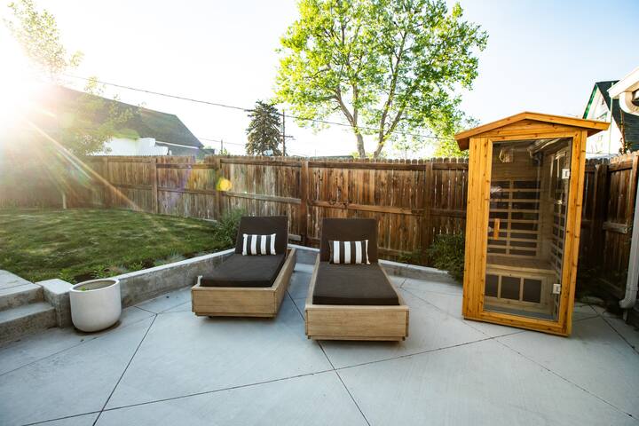 Stylish & Spacious w/Sauna 4BD 2BA | Berkley gallery image 5