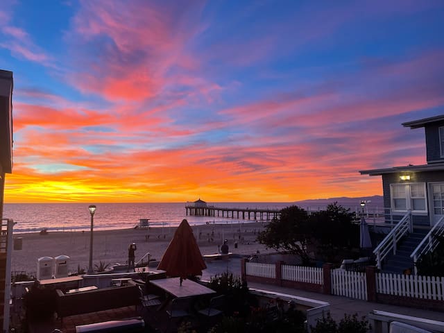Beachfront Retreat | Luxe Views w/ Parking
