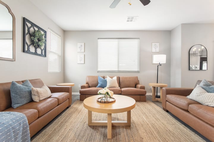 All-in-one 5bd Home W/ Pool, Arcades, Theater! - North Las Vegas, NV
