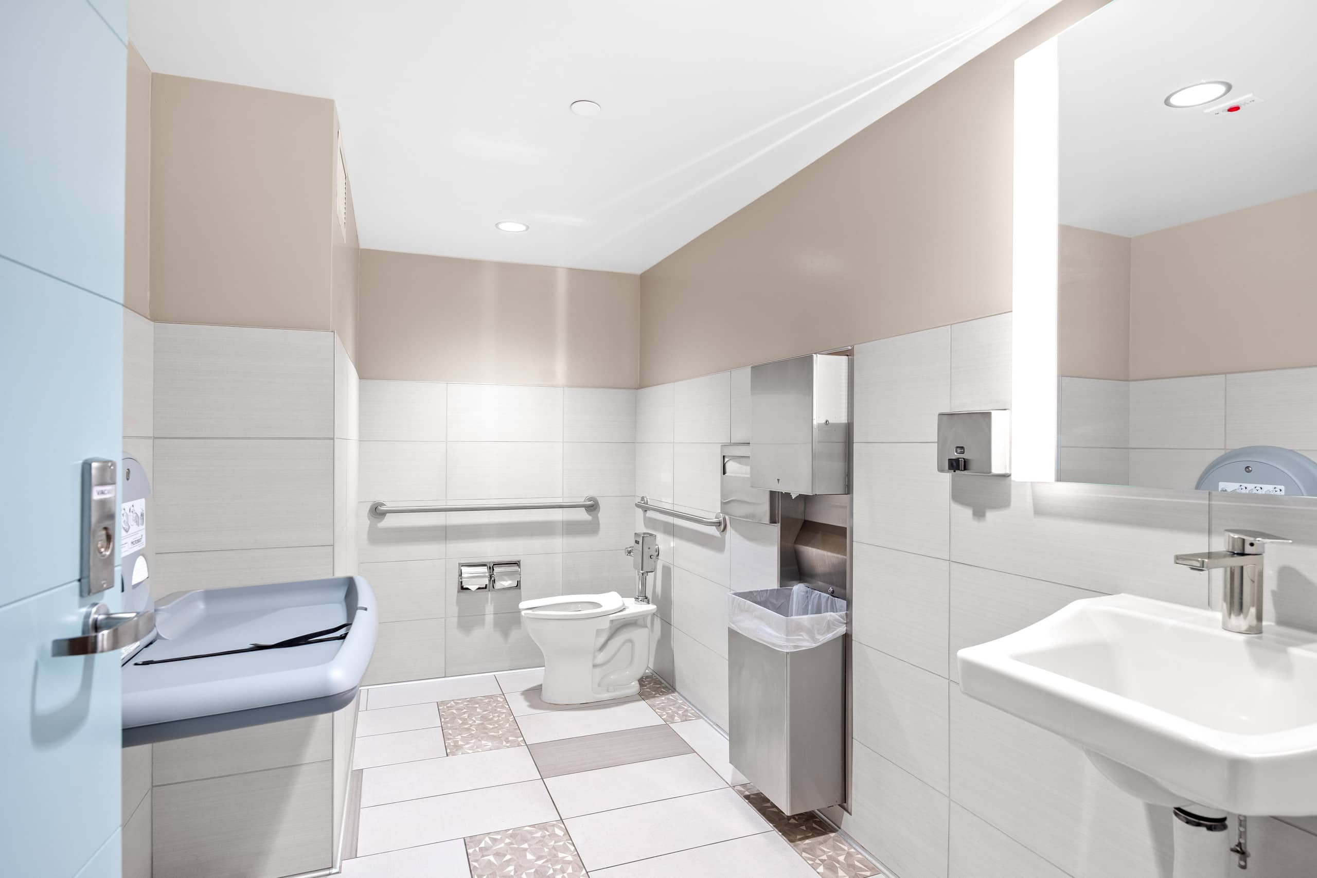 Condo in Honolulu · ★4.91 · 1 bedroom · 3 beds · 1 private bath - Image 48