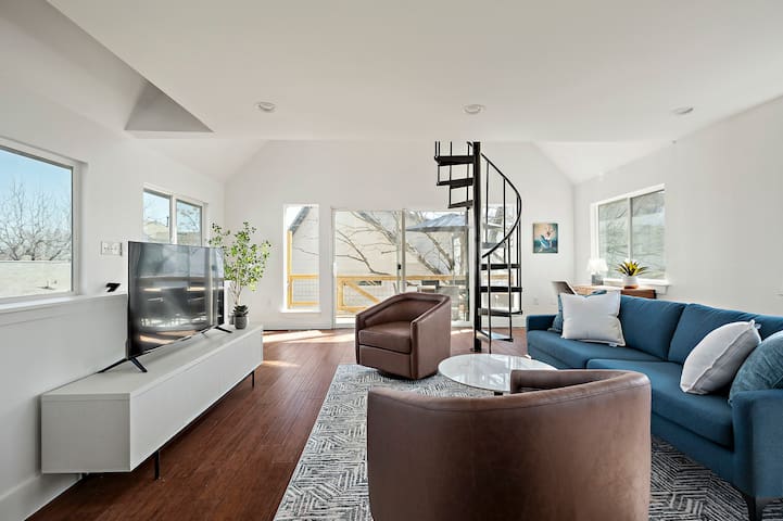 E ATX Tree House, Deck & Fire Pit