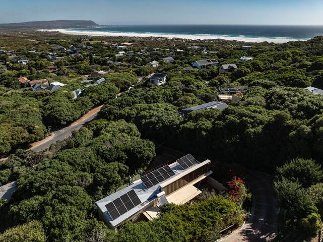 Secret Hideout by the Sea gallery image 2