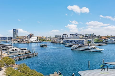 A luxe 1B1P apartment with view of Darling Harbour