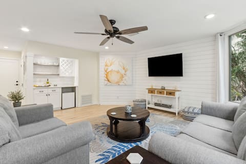 Successful Airbnb property: Poolside One-Story Villa in Omni Plantation in Black Hammock Island