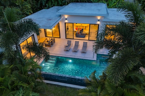 15% Off-Modern Villa with Pool