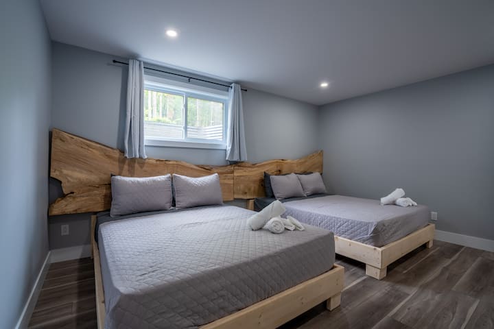 Chambre 5 avec 2 lits queen / Spavaća soba 5 s 2 bračna kreveta