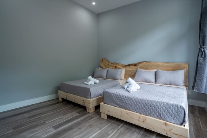 Spavaća soba 2 s 2 bračna kreveta/ Spavaća soba 2 s 2 bračna kreveta